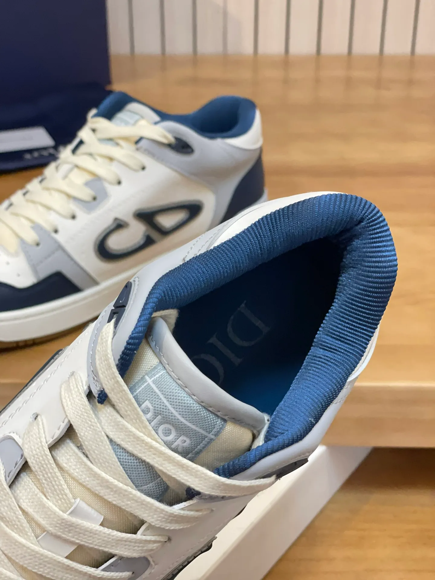 Men's shoes: 💰P440¥ Product trademark: Dior* "Dior*" high-top casual shoes Regular size: 38-44 (can be customized to 45.46) Product materials: Upper imported cowhide stitched with original fabric, breathable lining, original outsole. Number: 1006